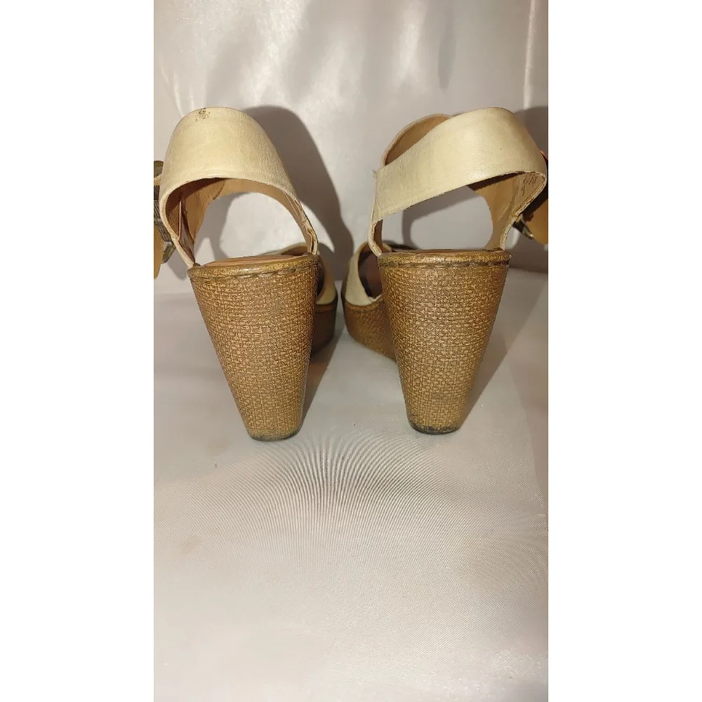 Born Leather Wedge Sandal Size 7